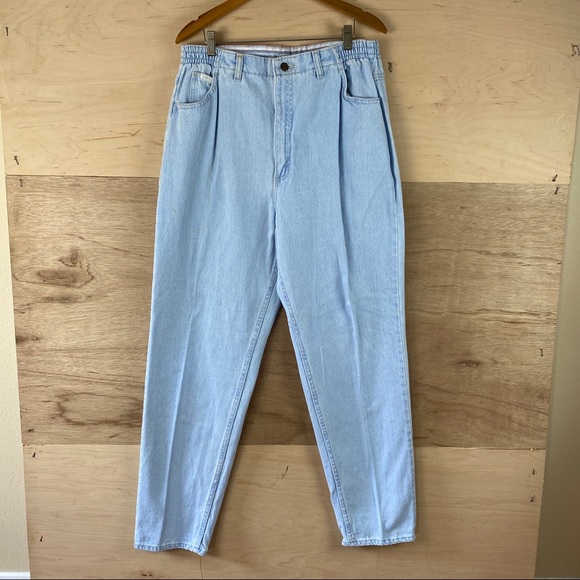 Vintage Denim - Vintage Lee Light Wash High Waisted Mom Jeans